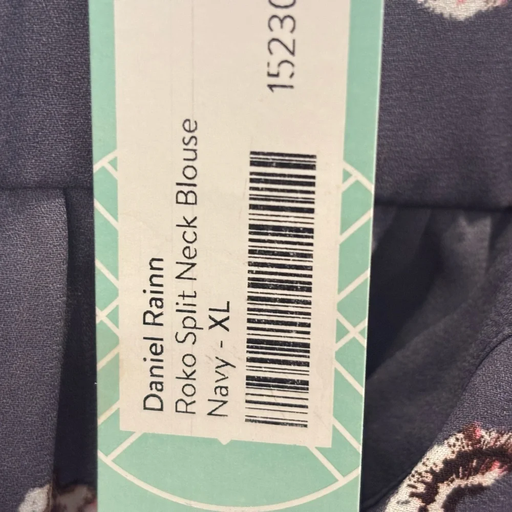 Daniel Rainn Charcoal Printed Blouse - Picture 5 of 5